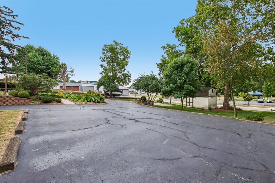 More Photos Of 399 W Main St, Greenwood Office For Sale