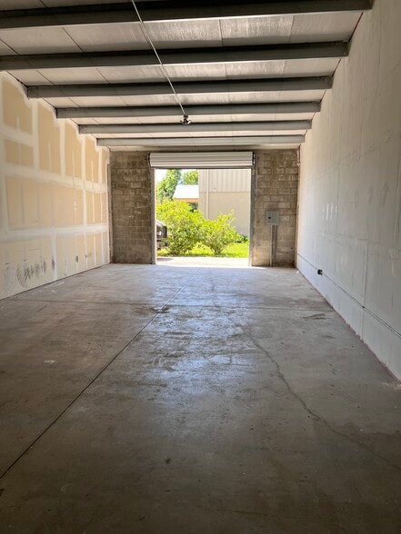 More Photos Of 5316 Lena Rd, Bradenton Light Distribution For Lease