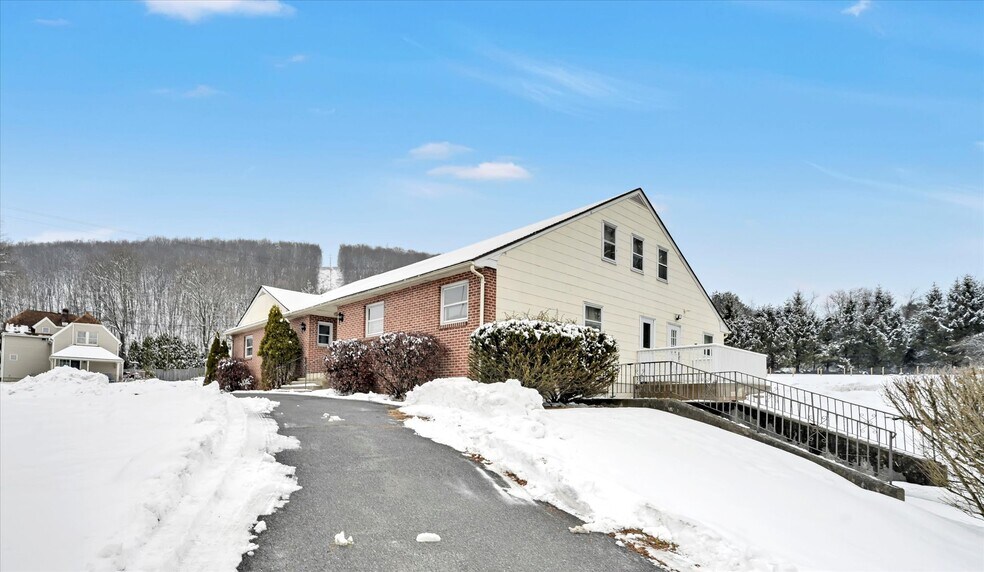 More Photos Of 780 Claremont Ave, Tamaqua Office For Sale