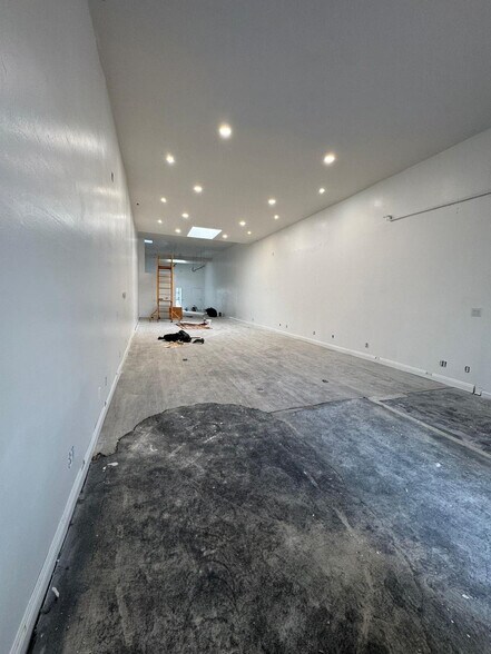 More Photos Of 337-339 W 6th St, San Pedro Storefront For Sale