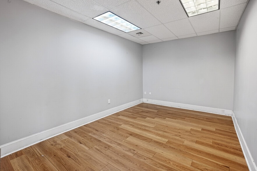 More Photos Of 10210 Berkeley Place Dr, Charlotte Storefront Retail Office For Lease