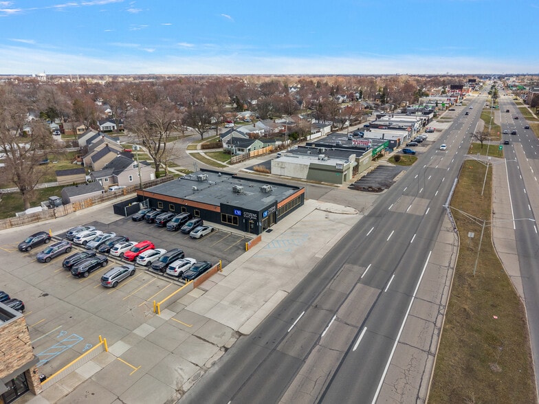 More Photos Of 32500 N Woodward Ave, Royal Oak Freestanding For Sale