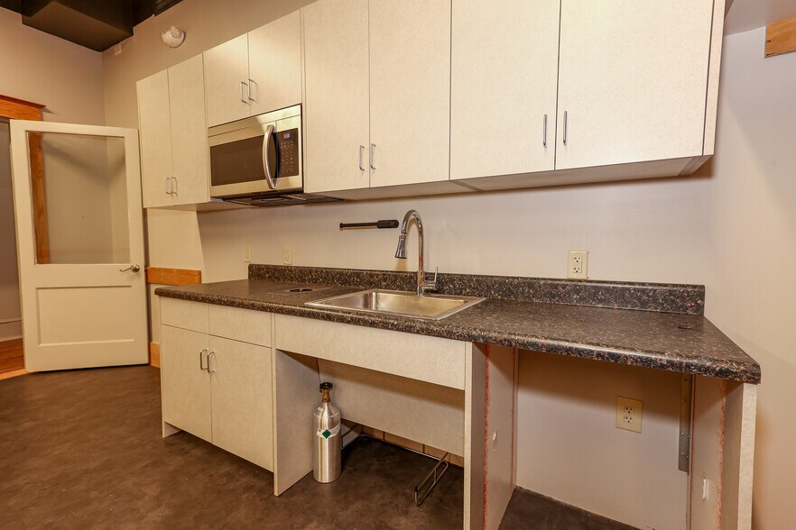 More Photos Of 154 Magnolia St, Spartanburg Storefront Retail Office For Lease