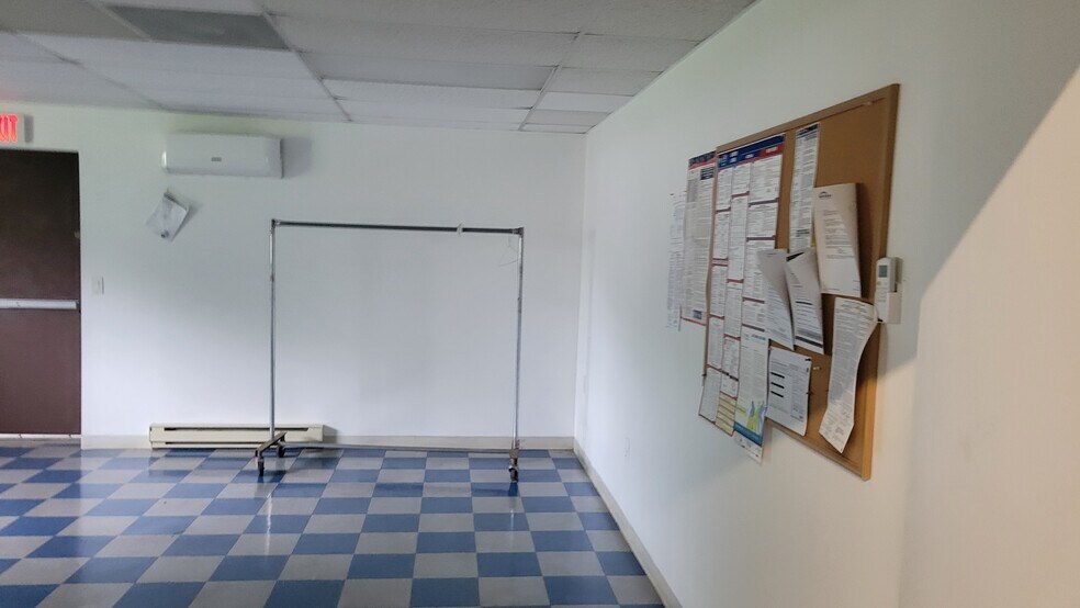 More Photos Of 4 Hadden Dr, Montgomery Warehouse For Lease