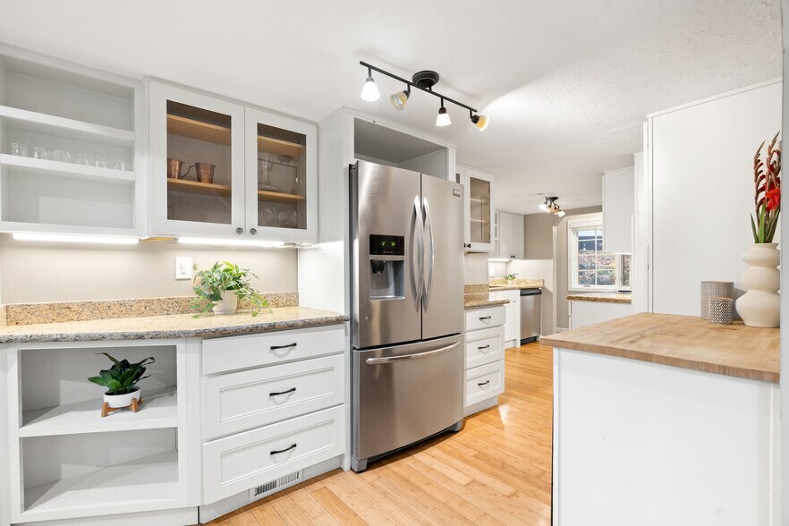 More Photos Of 1824 SW Greenway Cir, West Linn Specialty For Sale