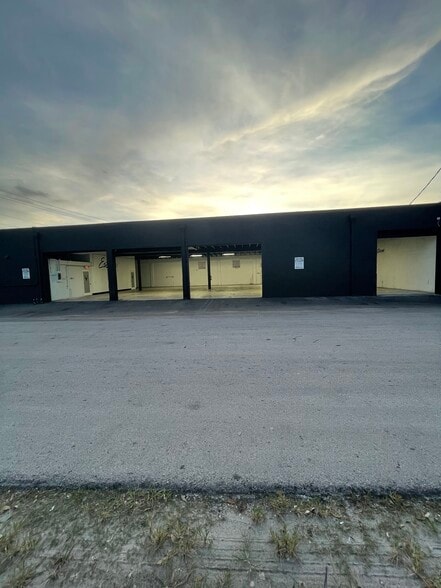 More Photos Of 5731 SW 23rd St, West Park Auto Repair For Lease