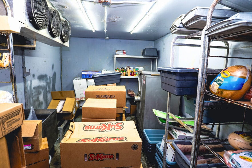 More Photos Of 9875 S Dixie Hwy, Erie Supermarket For Sale