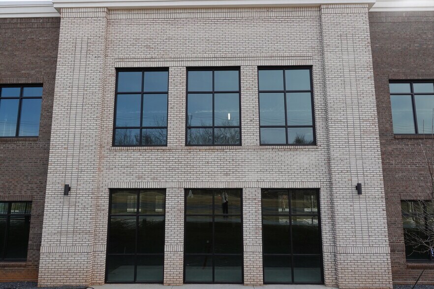 More Photos Of 13515 Steele Creek Rd, Charlotte Medical For Lease