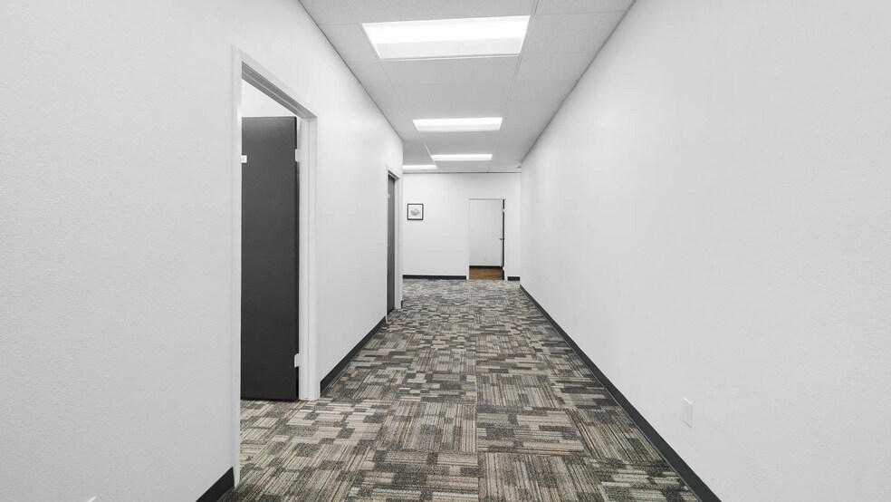 More Photos Of 2503 Lake Rd, Huntsville Office For Lease