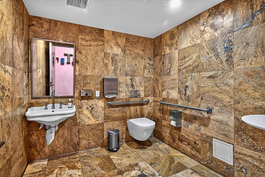 More Photos Of 850 N Palm Canyon Dr, Palm Springs Medical For Lease