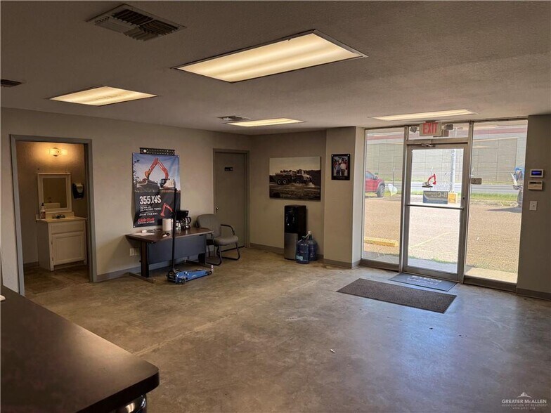 More Photos Of 110 E Expressway 83, La Feria Warehouse For Sale