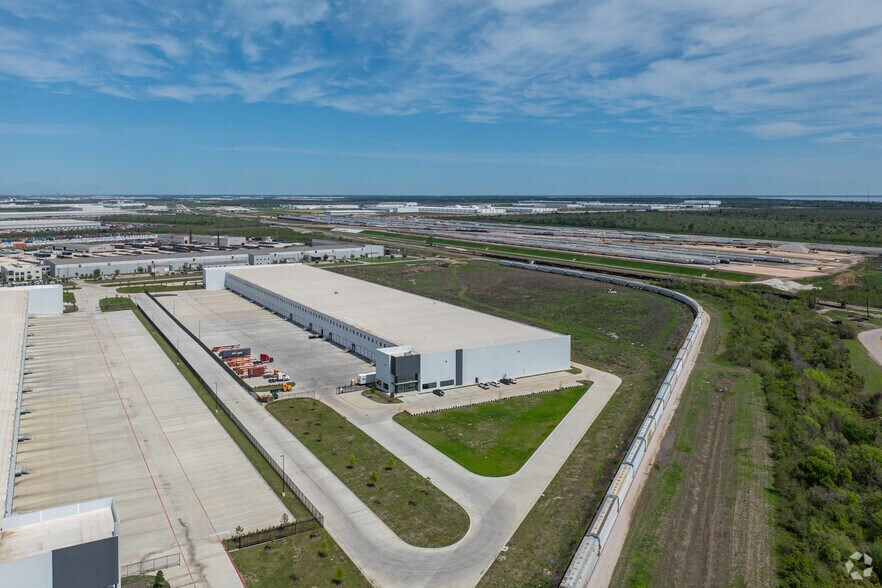 More Photos Of 4908 Borusan Rd, Baytown Distribution For Lease