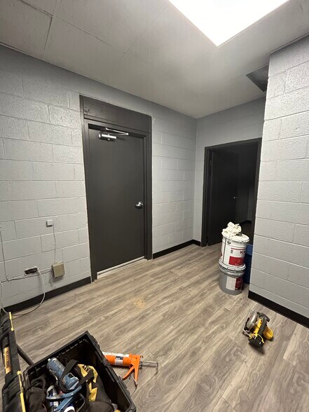 More Photos Of 4744 Singleton Station Rd, Louisville Distribution For Lease