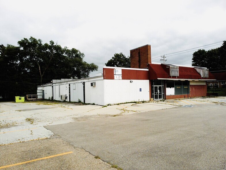 More Photos Of 200 S East St, Le Roy Freestanding For Sale