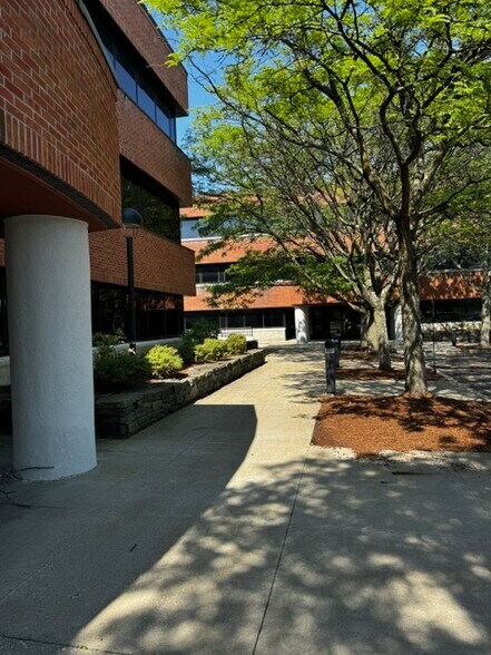 More Photos Of 300 Interstate Corporate Cent, Williston Office For Lease