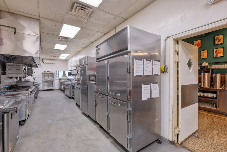 More Photos Of 110-112 Trinity St, Abbeville Storefront For Sale