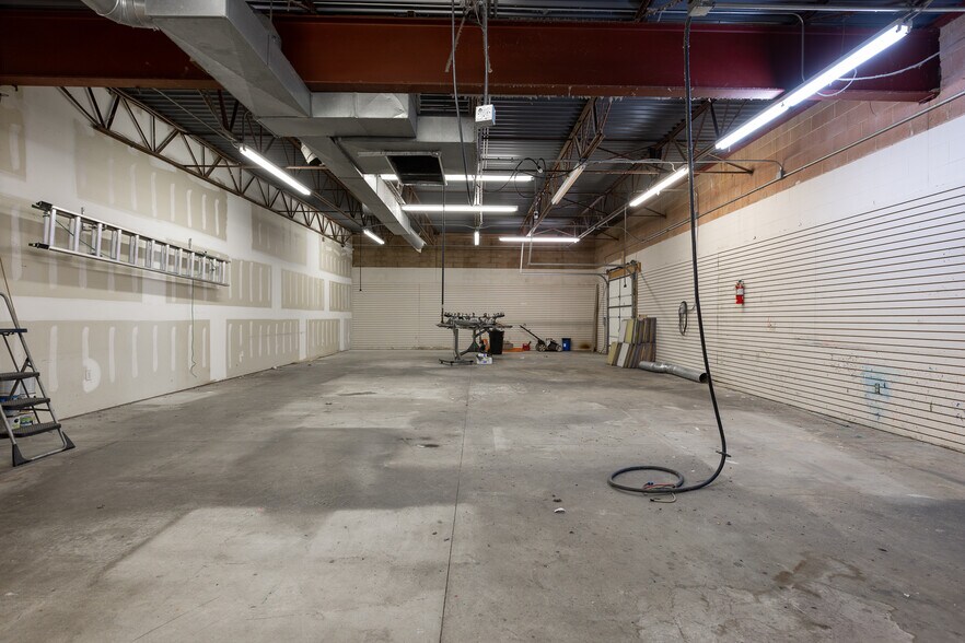 More Photos Of 8445 N Main St, Kansas City Freestanding For Lease