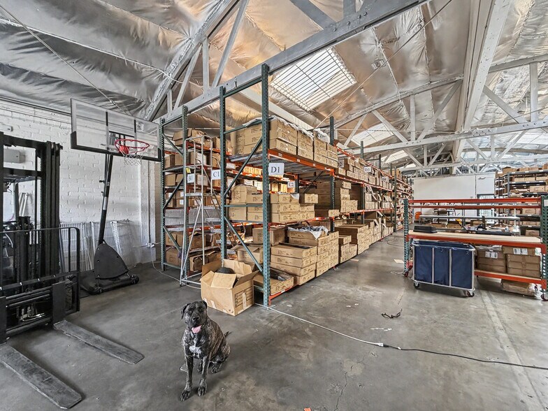 More Photos Of 1507-1509 Maple Ave, Los Angeles Warehouse For Lease