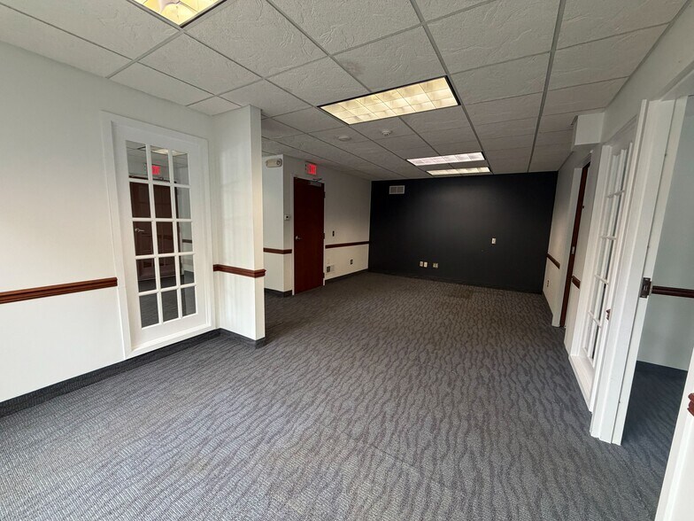 More Photos Of 10 Grove St, Pittsford Office For Lease