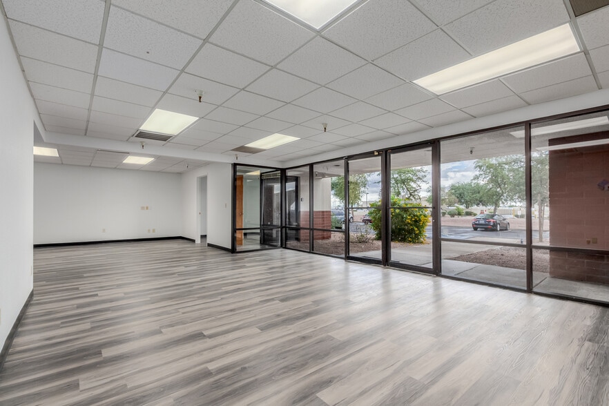 More Photos Of 104 S 54th St, Chandler Flex For Lease