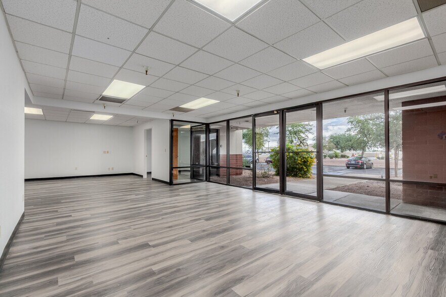 More Photos Of 104 S 54th St, Chandler Flex For Lease