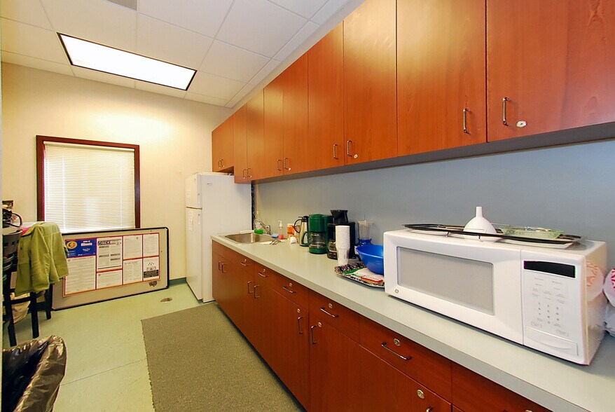 More Photos Of 757 McHenry Ave, Crystal Lake Medical For Lease