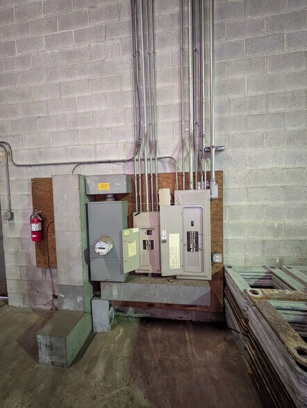 More Photos Of 5113-5123 Berwyn Rd, College Park Unknown For Lease