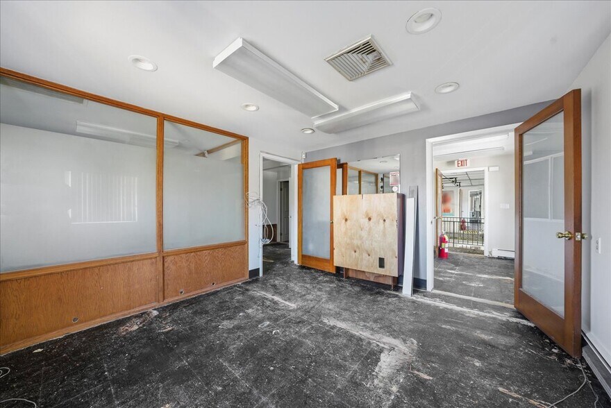 More Photos Of 2132 Central Park Ave, Yonkers Freestanding For Sale