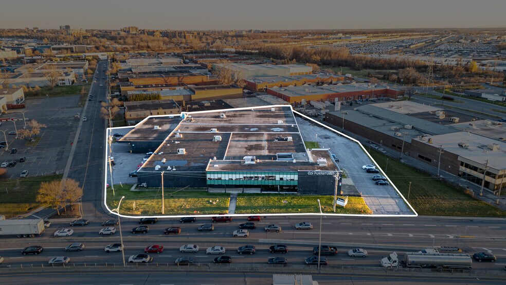 More Photos Of 5950 Ch De La Côte-De-Liesse, Mont-Royal Distribution For Sale