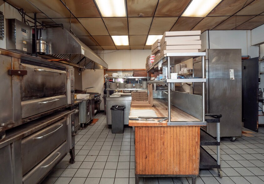 More Photos Of 250 S County Trl, Exeter Freestanding For Sale