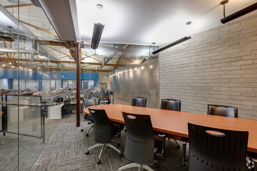 More Photos Of 4501 E McDowell Rd, Phoenix Showroom For Sale