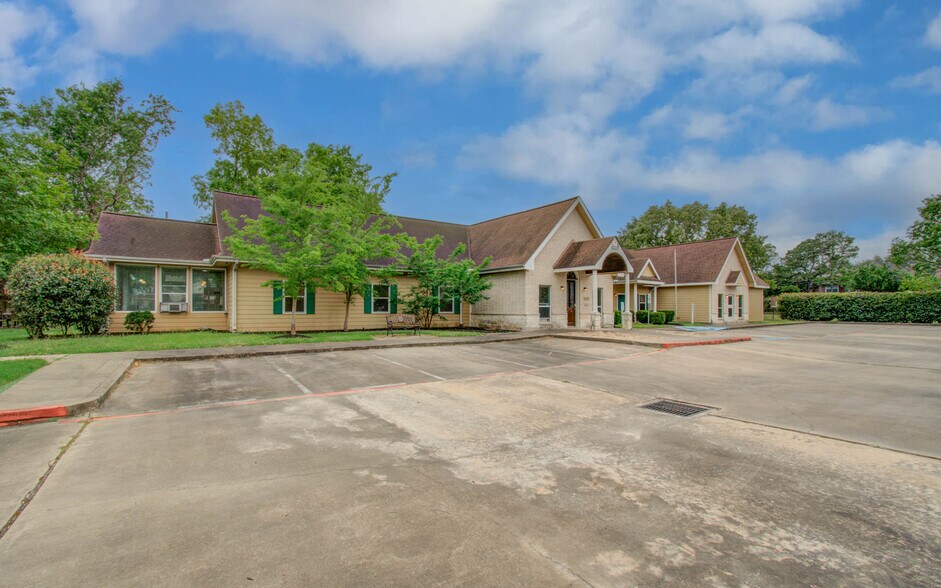 More Photos Of 11201 Steeplepark Dr, Houston Office Residential For Sale