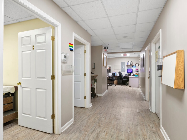 More Photos Of 1998 Hendersonville Rd, Asheville Medical For Lease