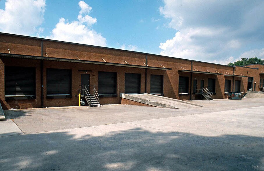 More Photos Of 3080 McCall Dr, Doraville Distribution For Lease