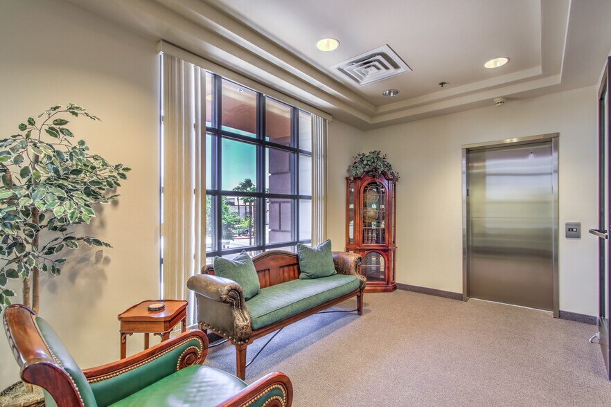 More Photos Of 1349 Galleria Dr, Henderson Office Residential For Lease
