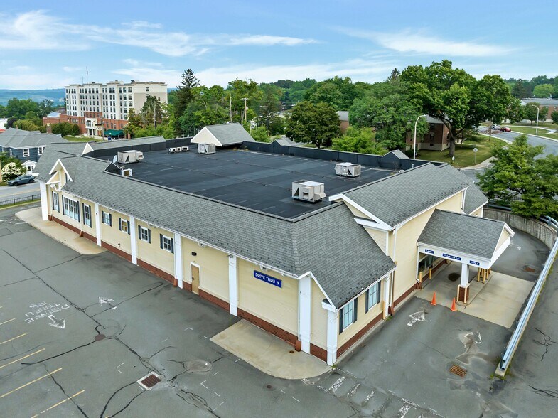 More Photos Of 272 Hoosick St, Troy Freestanding For Lease
