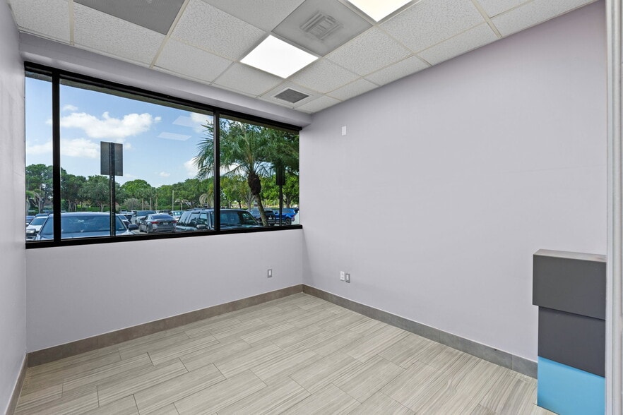 More Photos Of 9970 S Central Park Blvd, Boca Raton Medical For Lease
