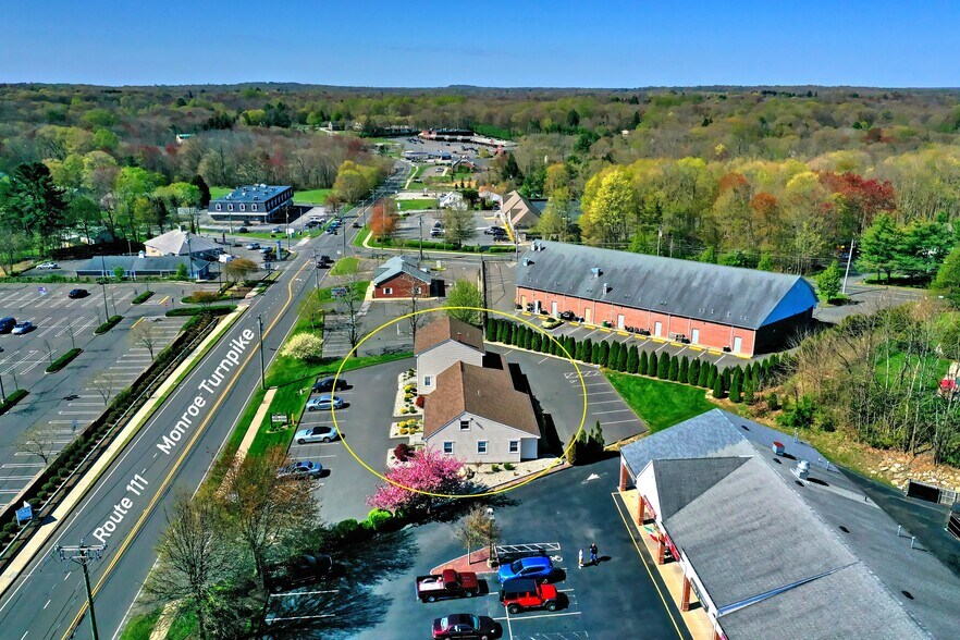 More Photos Of 471 Monroe Tpke, Monroe Medical For Lease
