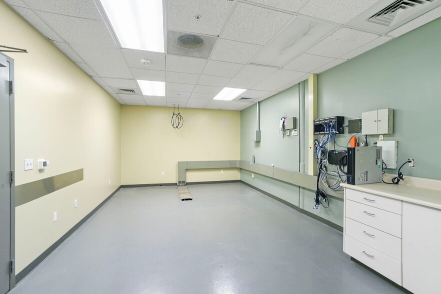 More Photos Of 2201 Junipero Serra Blvd, Daly City Freestanding For Lease