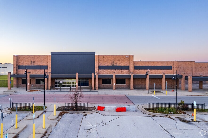More Photos Of 5825 W Hope Ave, Milwaukee General Retail For Lease