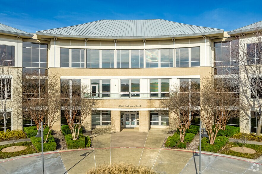 More Photos Of 6801 Parkwood Blvd, Plano Office For Sale