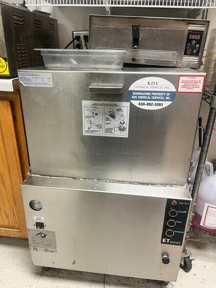 More Photos Of 139 E Walnut St, Oglesby Restaurant For Sale