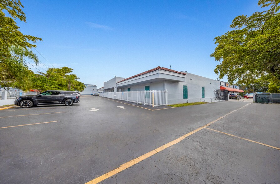 More Photos Of 2901 NW 17th Ave, Miami Office For Sale