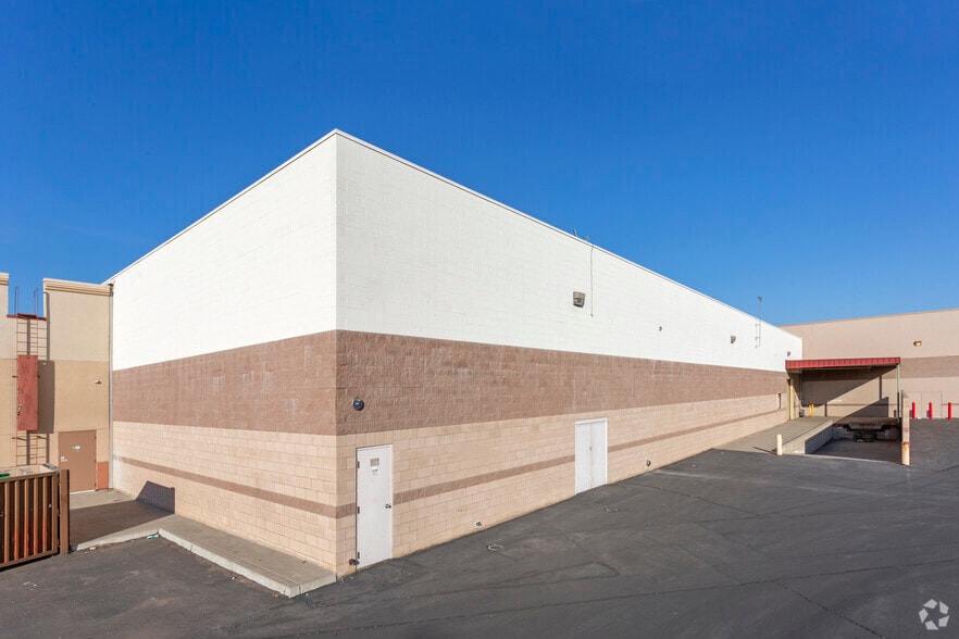 More Photos Of 384 W Ashlan Ave, Clovis Freestanding For Sale