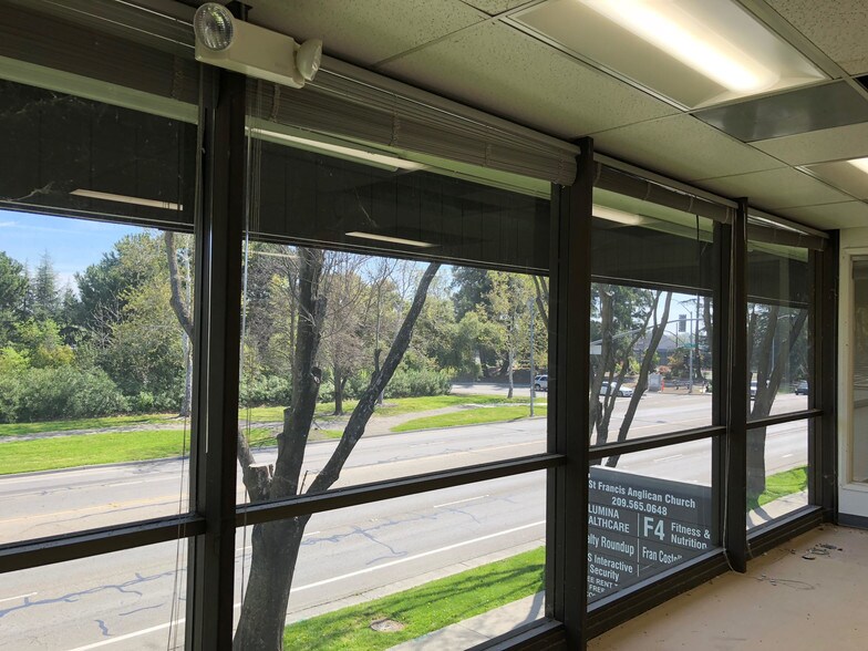 More Photos Of 5403-5405 N Pershing Ave, Stockton Medical For Lease