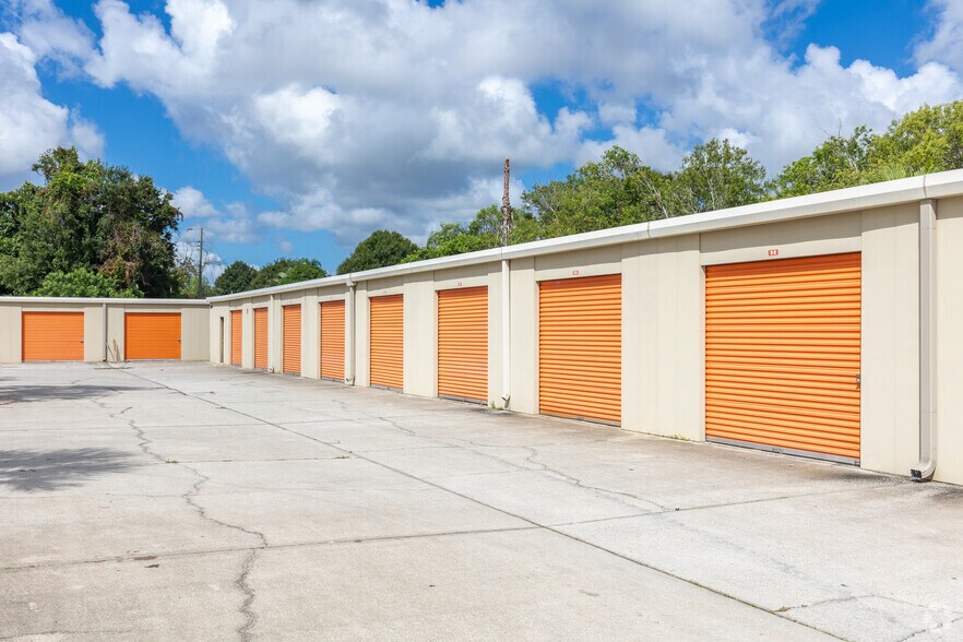 More Photos Of 2600 Aurora Rd, Melbourne Unknown For Lease