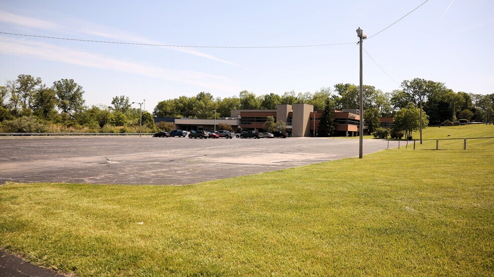 More Photos Of 7085 Mentor Ave, Willoughby Flex For Lease