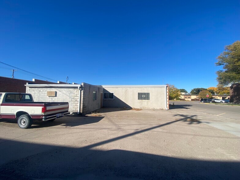 More Photos Of 402 Vine St, Atwood Freestanding For Sale