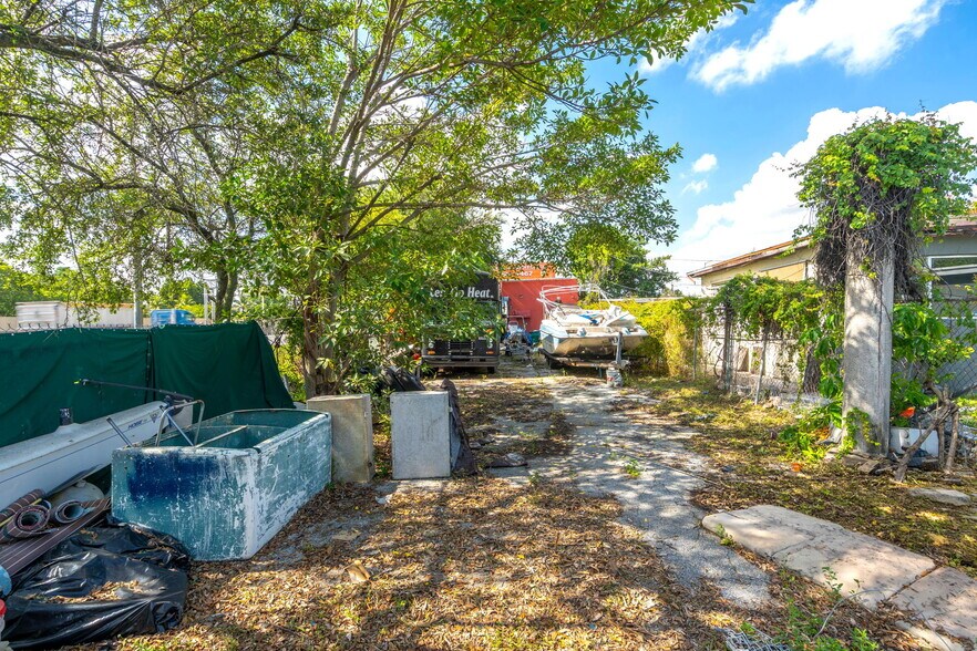 More Photos Of 651 NW 106th St, Miami Warehouse For Sale