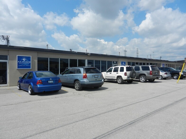 More Photos Of 24 Ronson Dr, Toronto Service For Lease
